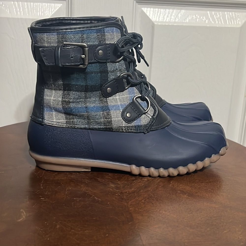 🔥🔥 BEARTRAPS “FAHN” Rain / Winter Snow Duck BOOTS - Navy - Women Sz 6M - EUC - Picture 2 of 11
